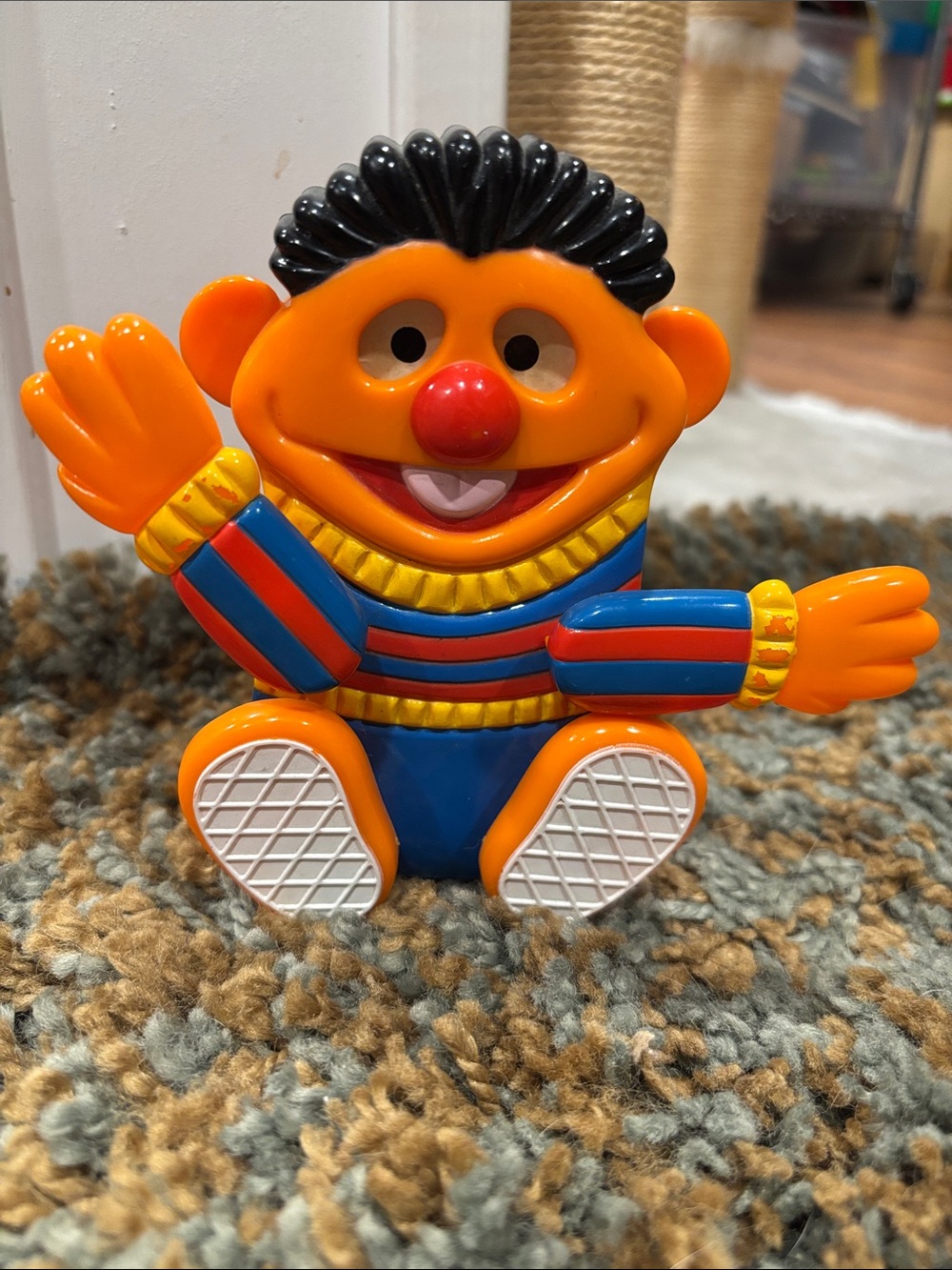 Vintage - TYCO - Sesame Street ERNIE Peek A Boo Musical Wind Up Toy